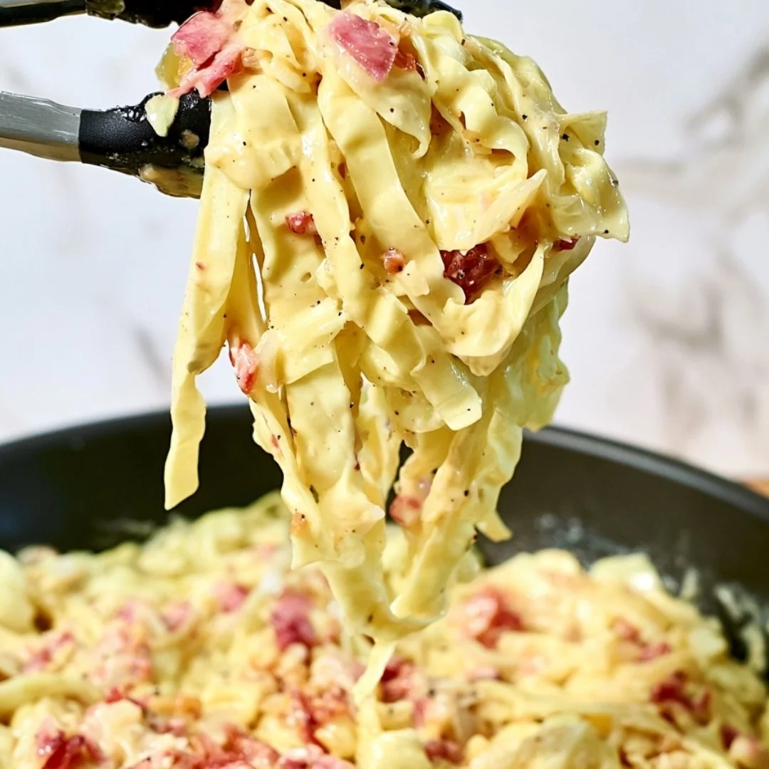 Creamy cabbage carbonara pasta dish with bacon and herbs